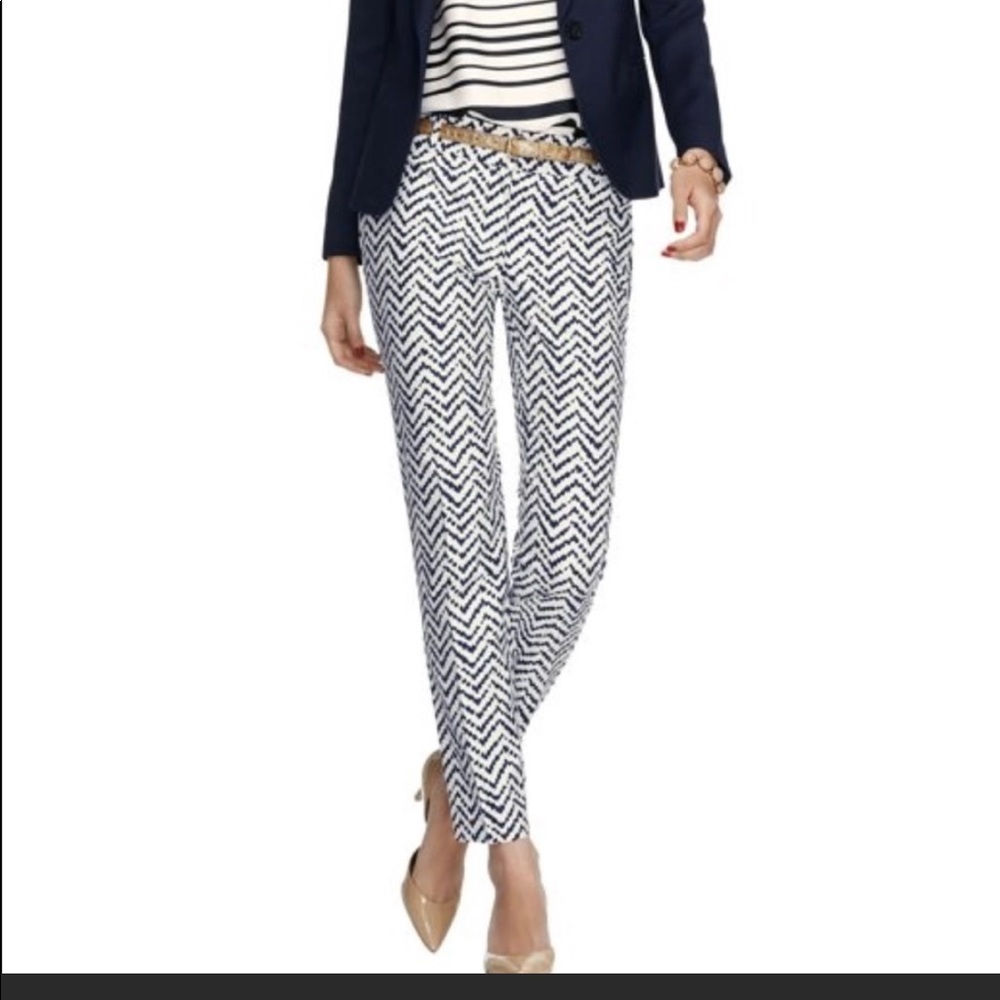 {Ann Taylor} blue and white chevron Capri pants
